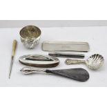 A QUANTITY OF ASSORTED SILVER AND SILVER PLATED BIJOUTERIE, including a silver cased small comb,
