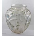 A 20TH CENTURY STUDIO GLASS VASE, decorated in a style reminiscent of the Lalique - Solifore