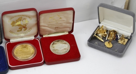 A COLLECTION OF COMMEMORATIVE MEDALLIONS mainly relating to QE II Cunard Liner including; a set of - Image 4 of 7