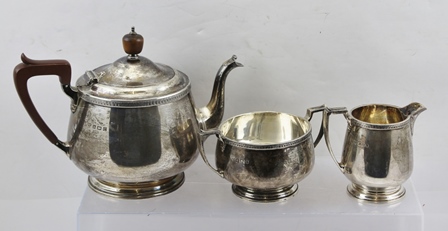 SELFRIDGE & CO LTD A 20TH CENTURY THREE-PIECE SILVER TEA SET, comprising tea pot with hinged