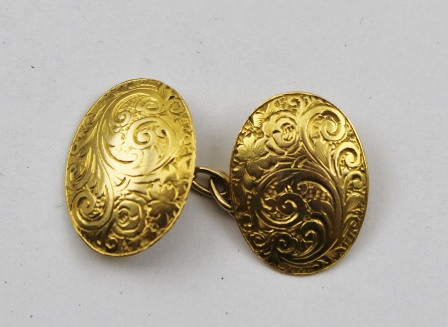 A PAIR OF OVAL 18CT GOLD CUFFLINKS with chased decoration to fronts and backs - Image 2 of 3