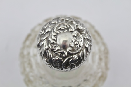 AN EDWARDIAN SILVER MOUNTED CUT GLASS GRENADE FORM SCENT BOTTLE, Birmingham 1909, 10cm high - Image 2 of 3