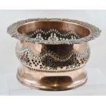 A LATE 19TH CENTURY SHEFFIELD PLATE JARDINERE HOLDER, having cast, embossed and pierced