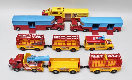 CORGI DIE-CAST VEHICLES CIRCUS COLLECTION including Pinder John Richards Land Rover and trailer, two