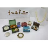 A QUANTITY OF COSTUME JEWELLERY, POWDER COMPACTS, together with a collection of "Robertsons"