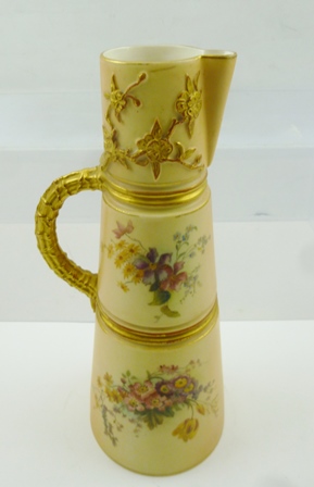 AN EARLY 20TH CENTURY ROYAL WORCESTER PORCELAIN JUG of tapering form, blush ivory ground, hand - Image 2 of 3