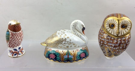 THREE ROYAL CROWN DERBY PAPERWEIGHTS, each gilded and decorated in the Imari palette and each with - Image 2 of 5