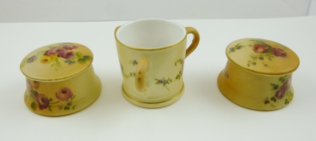 AN EARLY 20TH CENTURY ROYAL WORCESTER PORCELAIN MINIATURE TYG, hand painted with floral decoration - Image 2 of 3
