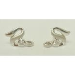 A PAIR OF 18CT WHITE GOLD AND DIAMOND STUD EARRINGS