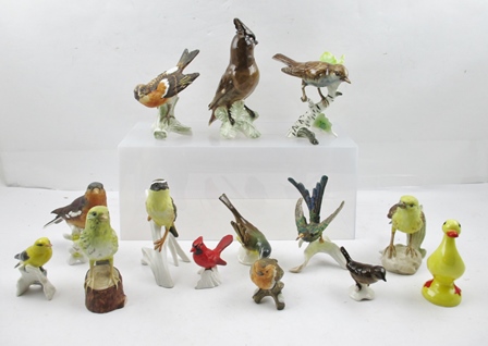 A GOEBEL WAXWING PORCELAIN BIRD together with a collection of Goebel birds (14) - Image 2 of 4