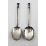 MAPPIN & WEBB A PAIR OF 17TH CENTURY DESIGN SILVER SEAL TOP SPOONS, Sheffield 1921, pair 97g.