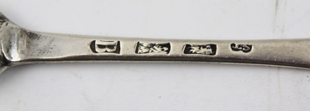 A GEORGE I SILVER MARROW SCOOP, the Hanoverian handle engraved "IB, MW, AH", with a rat tail to - Image 3 of 4