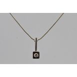 AN 18CT WHITE GOLD SOLITAIRE DIAMOND SET PENDANT ON CHAIN