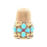An unusual three colour gold and ïgemÍ set thimble, the deep frieze set with turquoise coloured