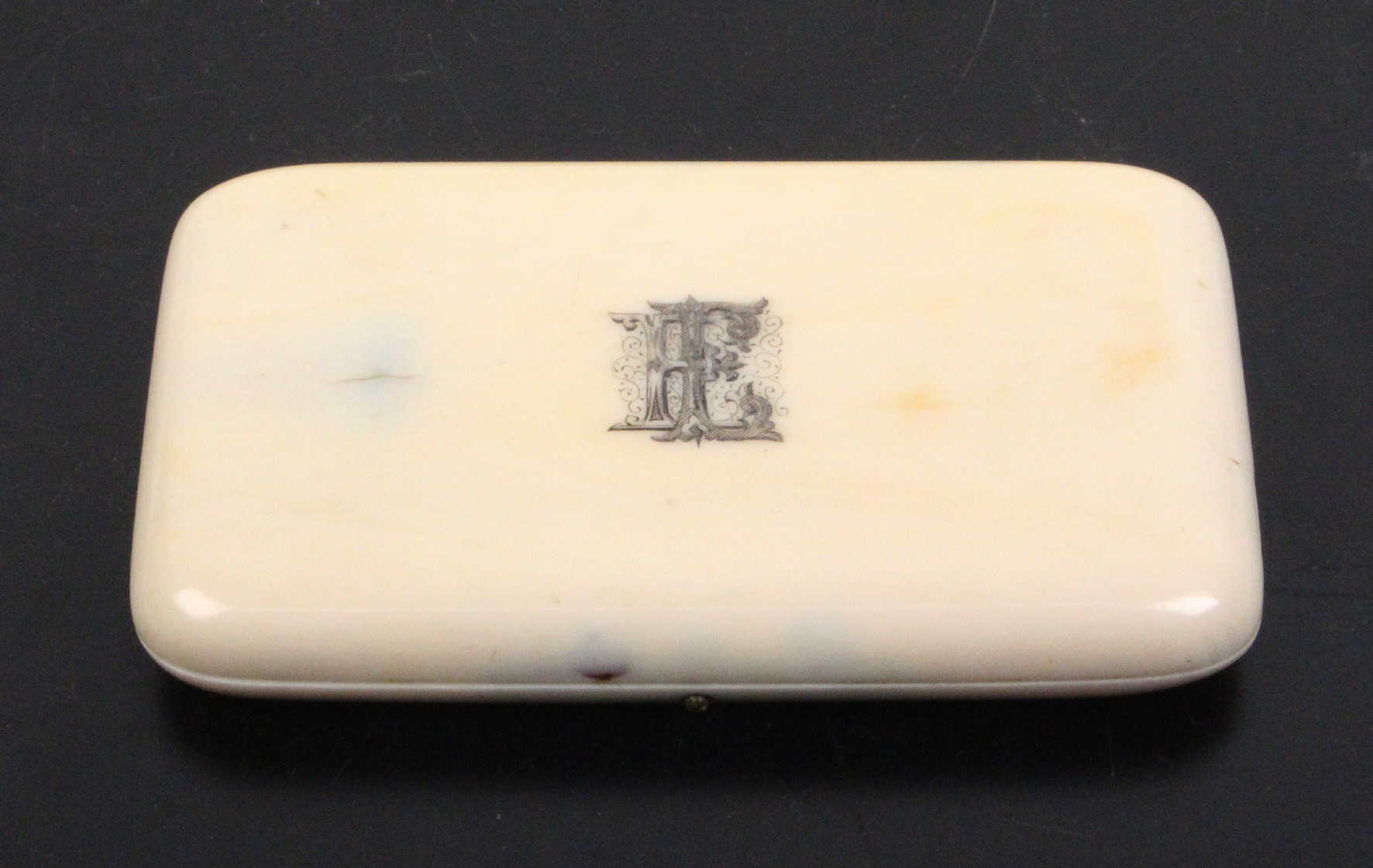 A good 19th Century French ivory cased etui with gold and gilt metal fittings, the case of rounded