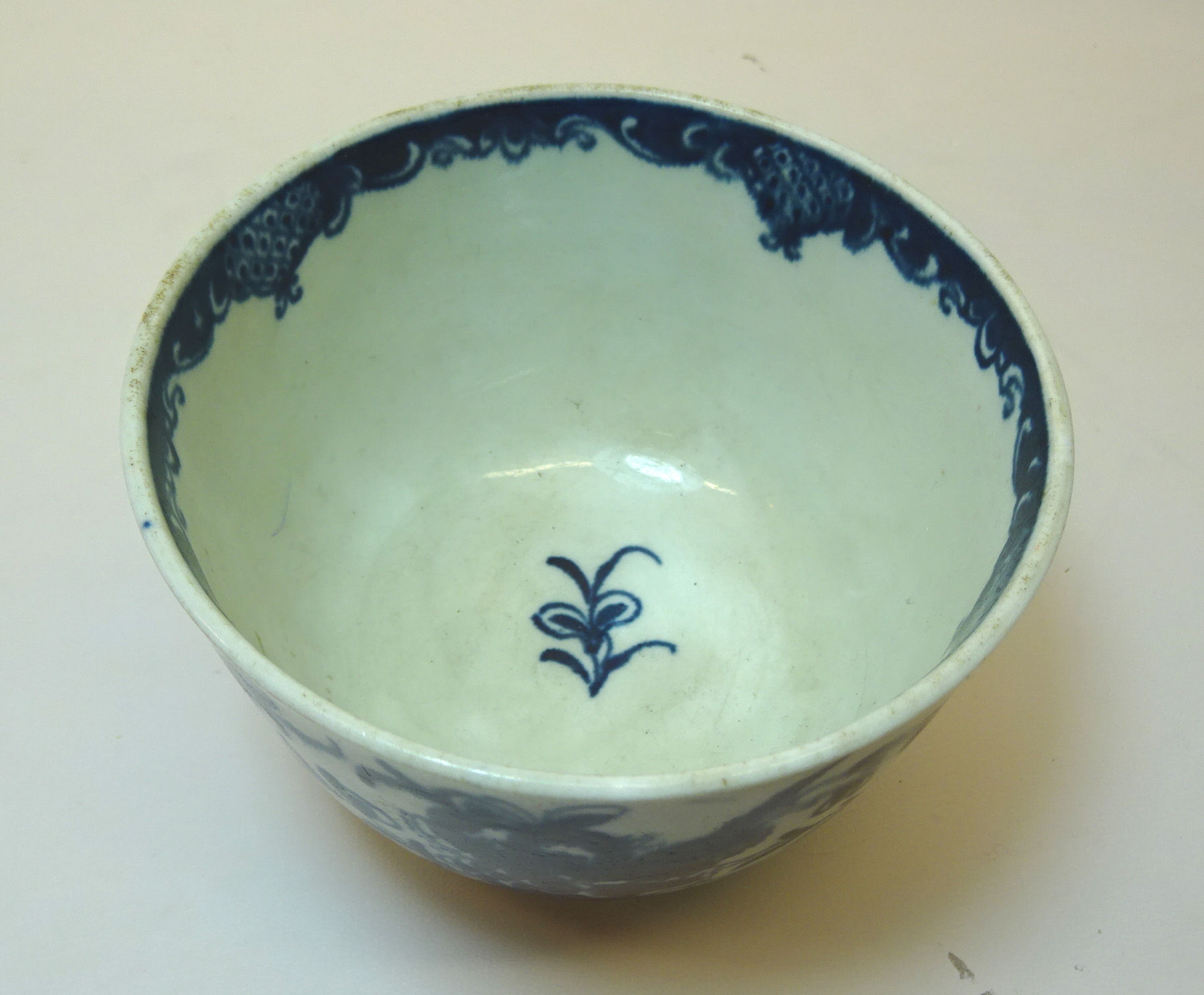 An 18th Century Worcester first period circular Bowl decorated with flowers in blue and white and - Image 2 of 2