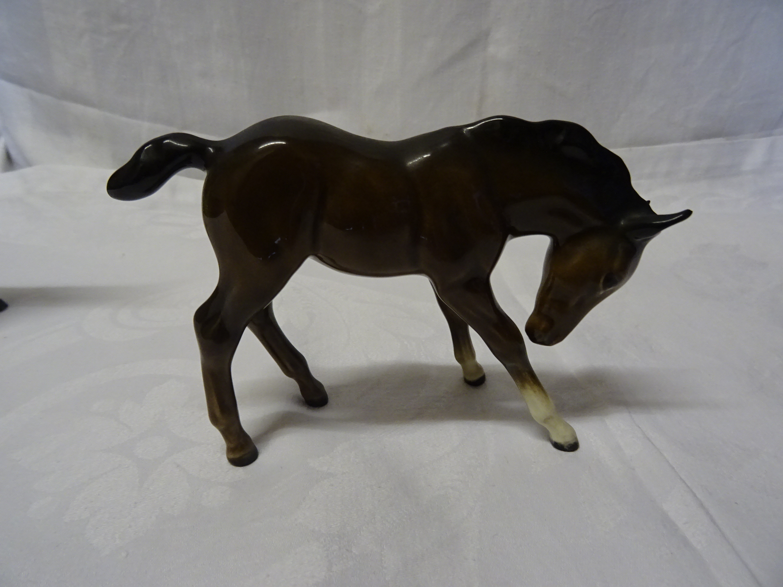 A Beswick Model of large shire foal in grey gloss, No. 951, a large brown foal, No. 947 and two - Image 4 of 5