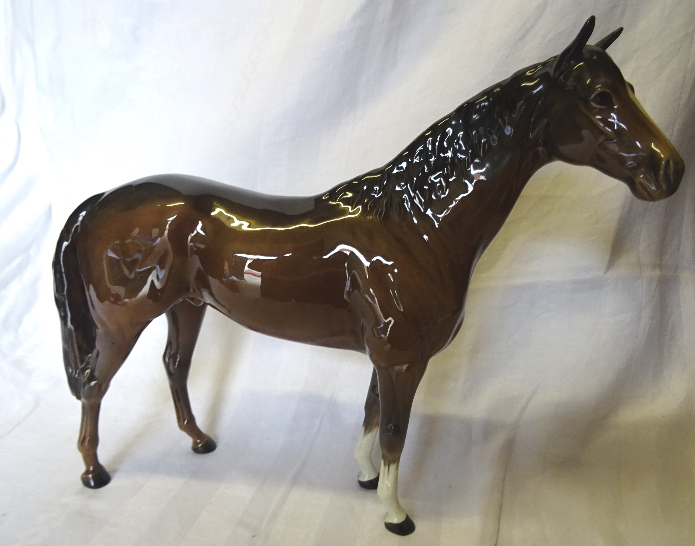 A Beswick Model of a large hunter in brown gloss, No. 1734 second version.