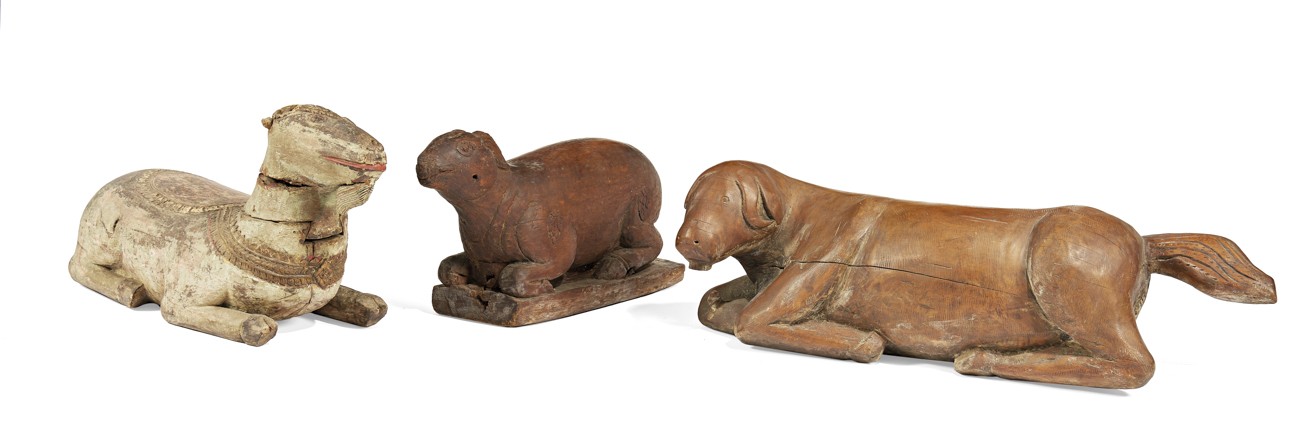 TRE SCULTURE DI ANIMALI Bali, XX secolo - THREE ANIMAL SCULPTURES Bali, 20th century Legno,