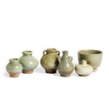 SEI VASI MINUTI INVETRIATI A CÉLADON Cina e sudest asiatico, XIV secolo - SIX TINY VASES GLAZED