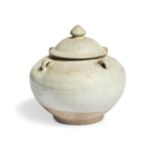 GIARA GLOBULARE CON QUATTRO IMPUGNATURE E COPERCHIO A GEMMA - A GLOBULAR JAR WITH FOUR HANDLES AND