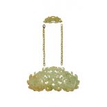 GRANDE PENDENTE DECORATIVO IN GIADEITE Cina, XIX secolo - A LARGE DECORATIVE PENDANT IN JADEITE