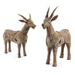 COPPIA DI GRANDI CERVI Bali, XX secolo - A PAIR OF LARGE DEER Bali, 20th century Monumentali