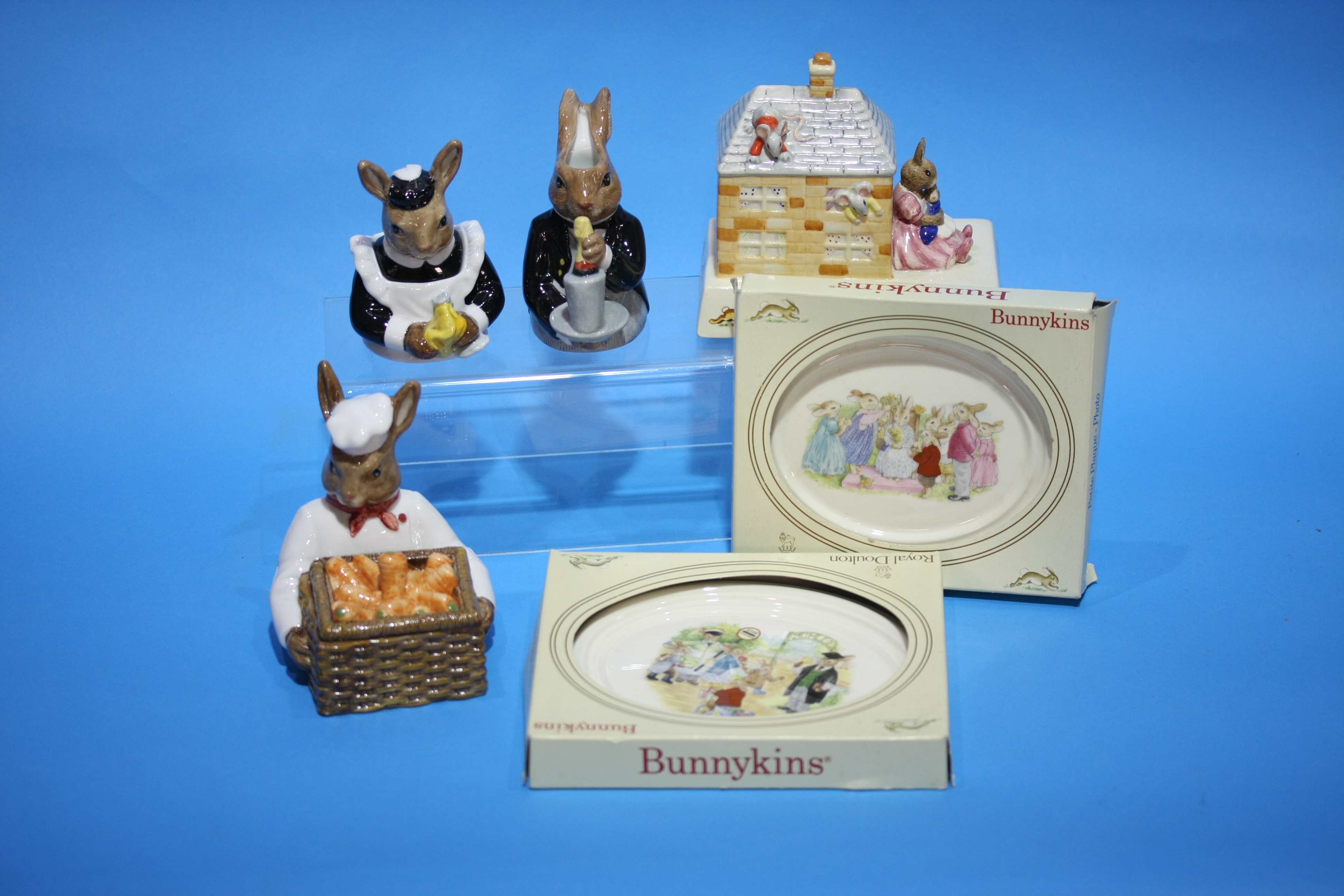 Six pieces of Royal Doulton 'Bunnykins'.