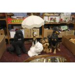 Figural table lamp, three dogs and a cat figure.