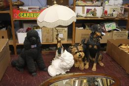 Figural table lamp, three dogs and a cat figure.