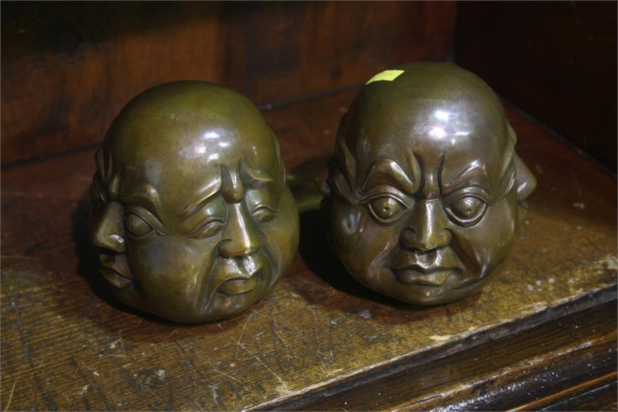 Pair of four faced Buddha heads - Bild 2 aus 2