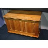 Pine blanket box