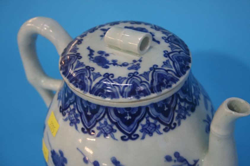 An Oriental blue and white tea pot - Image 3 of 5