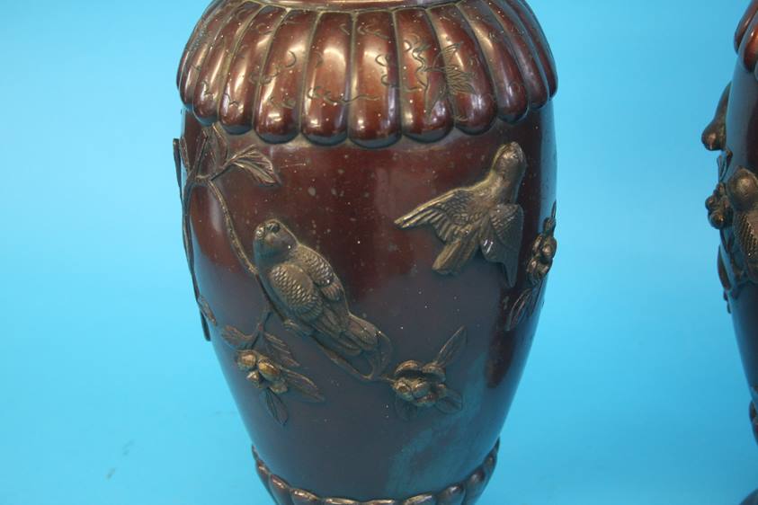 A pair of lacquered Oriental bronze type vases, de - Image 7 of 11