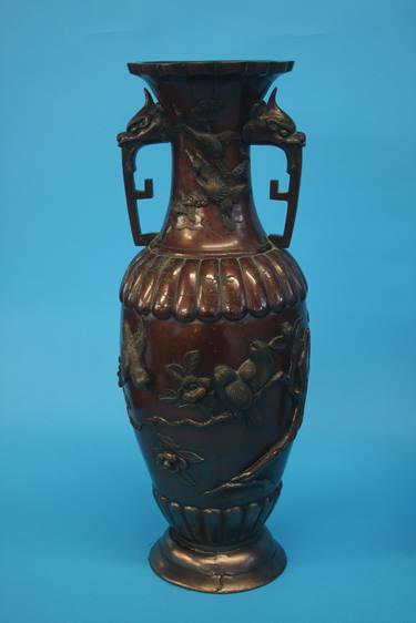 A pair of lacquered Oriental bronze type vases, de - Image 2 of 11