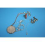 A bag of silver jewellery etc.