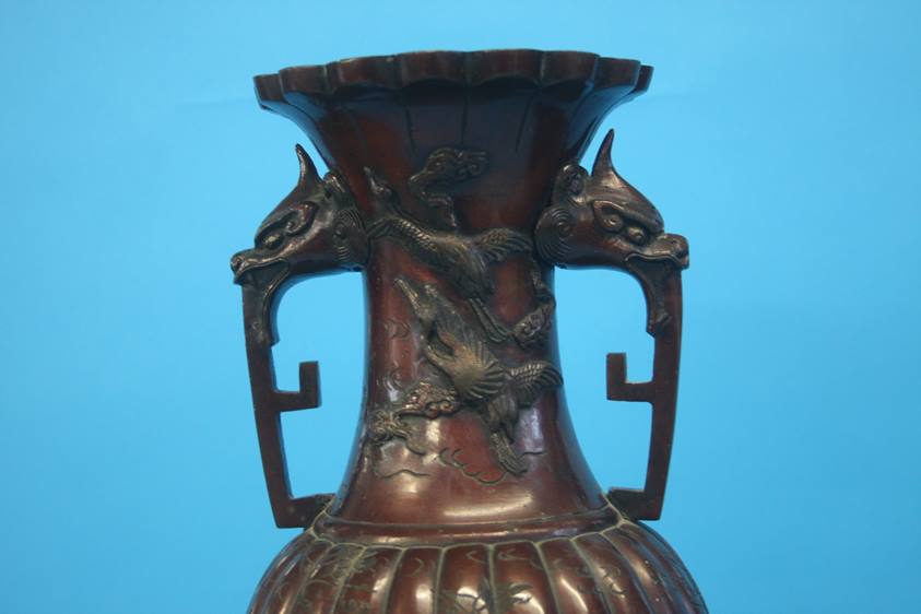 A pair of lacquered Oriental bronze type vases, de - Image 4 of 11