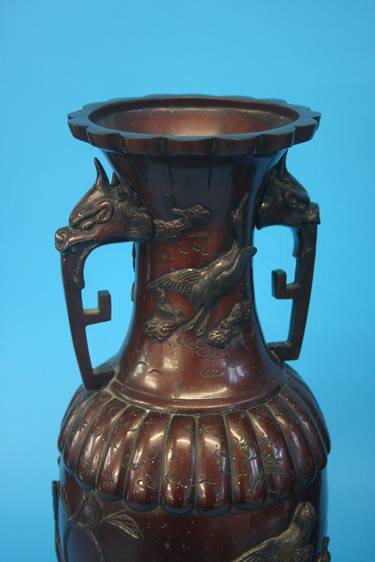 A pair of lacquered Oriental bronze type vases, de - Image 6 of 11