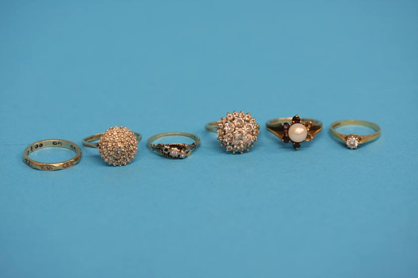 Six various 9ct gold rings