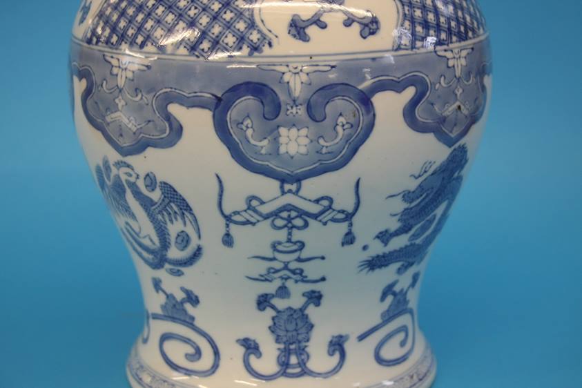 A large blue and white Oriental vase and cover - Image 2 of 15