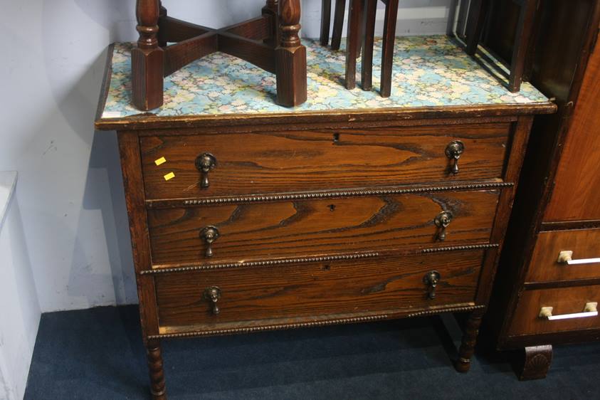 Oak chest of drawers - Image 2 of 4
