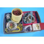 Tray of assorted costume jewellery