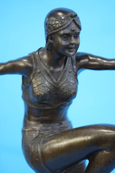 Art Deco style figure on marble base - Image 3 of 4