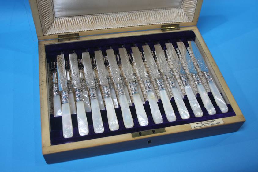 A cased set of twelve fruit knives and forks, with mother of pearl handles - Image 2 of 3