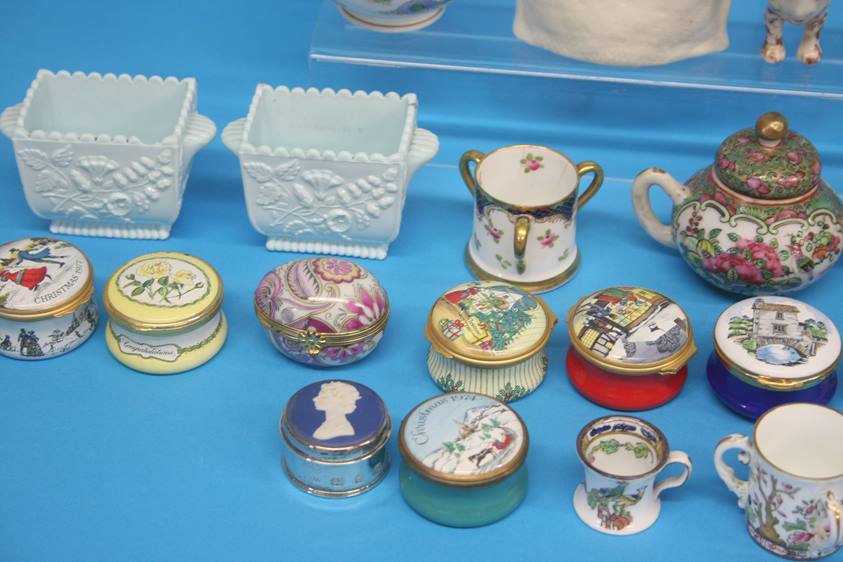 Two small trays containing pill boxes, Worcester bowl, a small Coalport tyg, Beswick dog etc. - Image 4 of 5