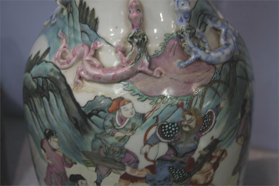 A large Oriental vase - Image 2 of 9