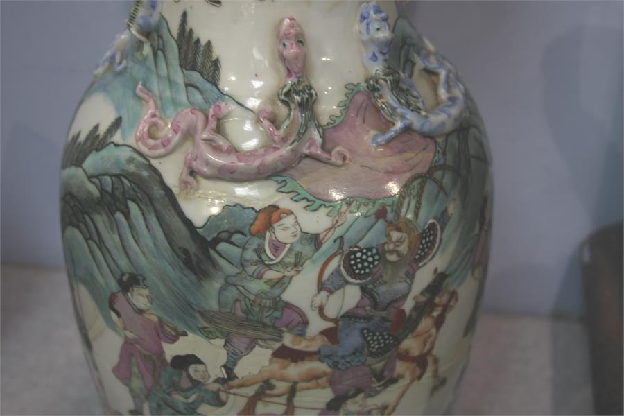 A large Oriental vase - Image 7 of 9