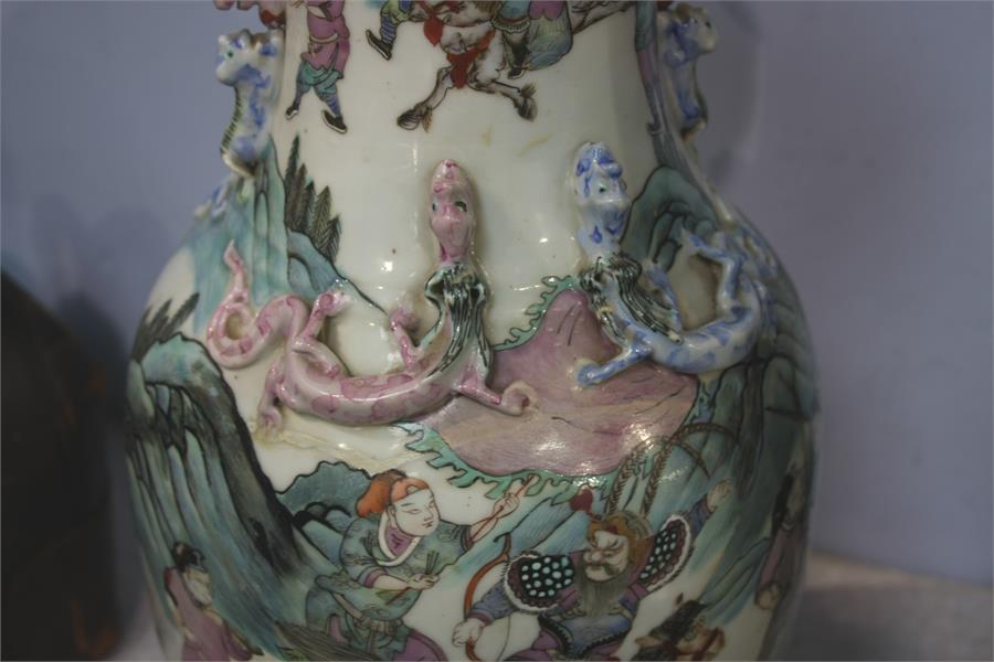 A large Oriental vase - Image 3 of 9