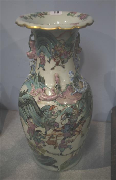 A large Oriental vase - Image 8 of 9