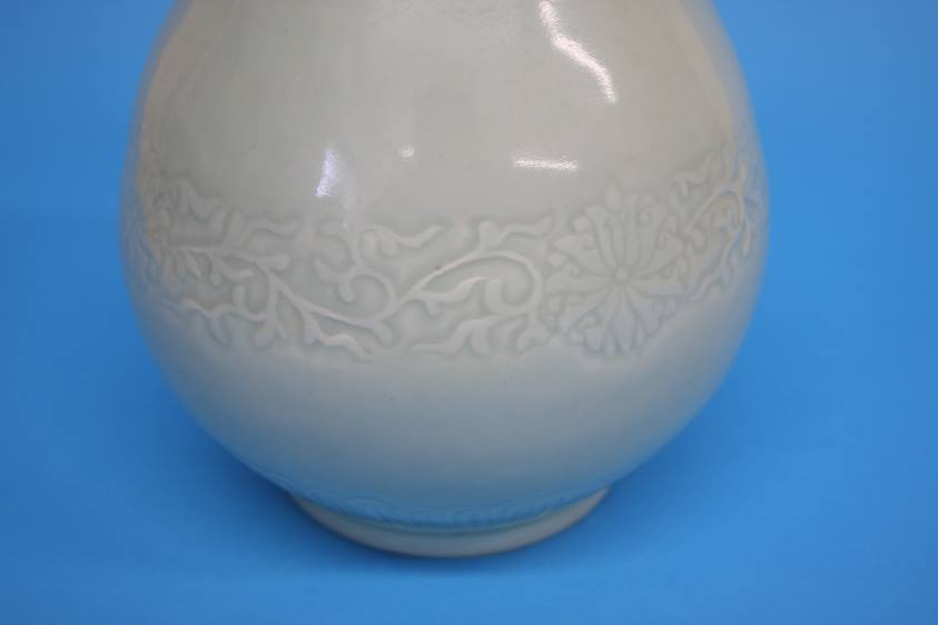 Large Celadon bottle vase, engraved with foliage, seal mark to base, 35cm Height - Image 8 of 18